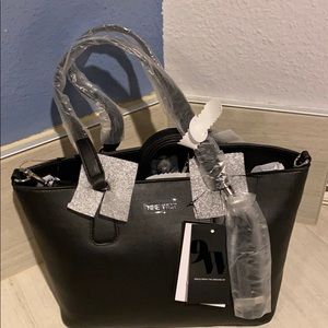 Nine West black Toria purse. NWT